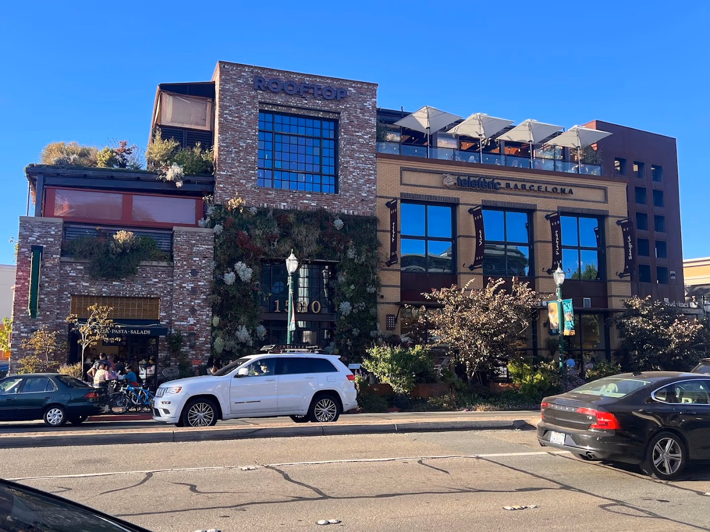 Rooftop Restaurant & Bar
