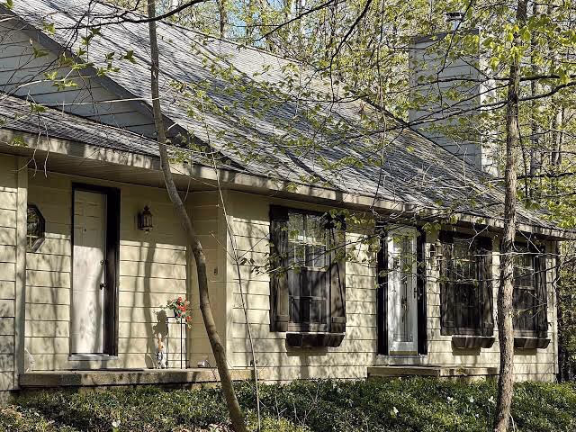 Roots Inn & Kitchen