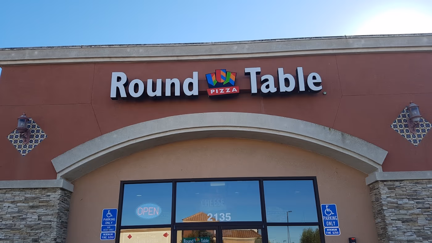 Round Table Pizza photo 4