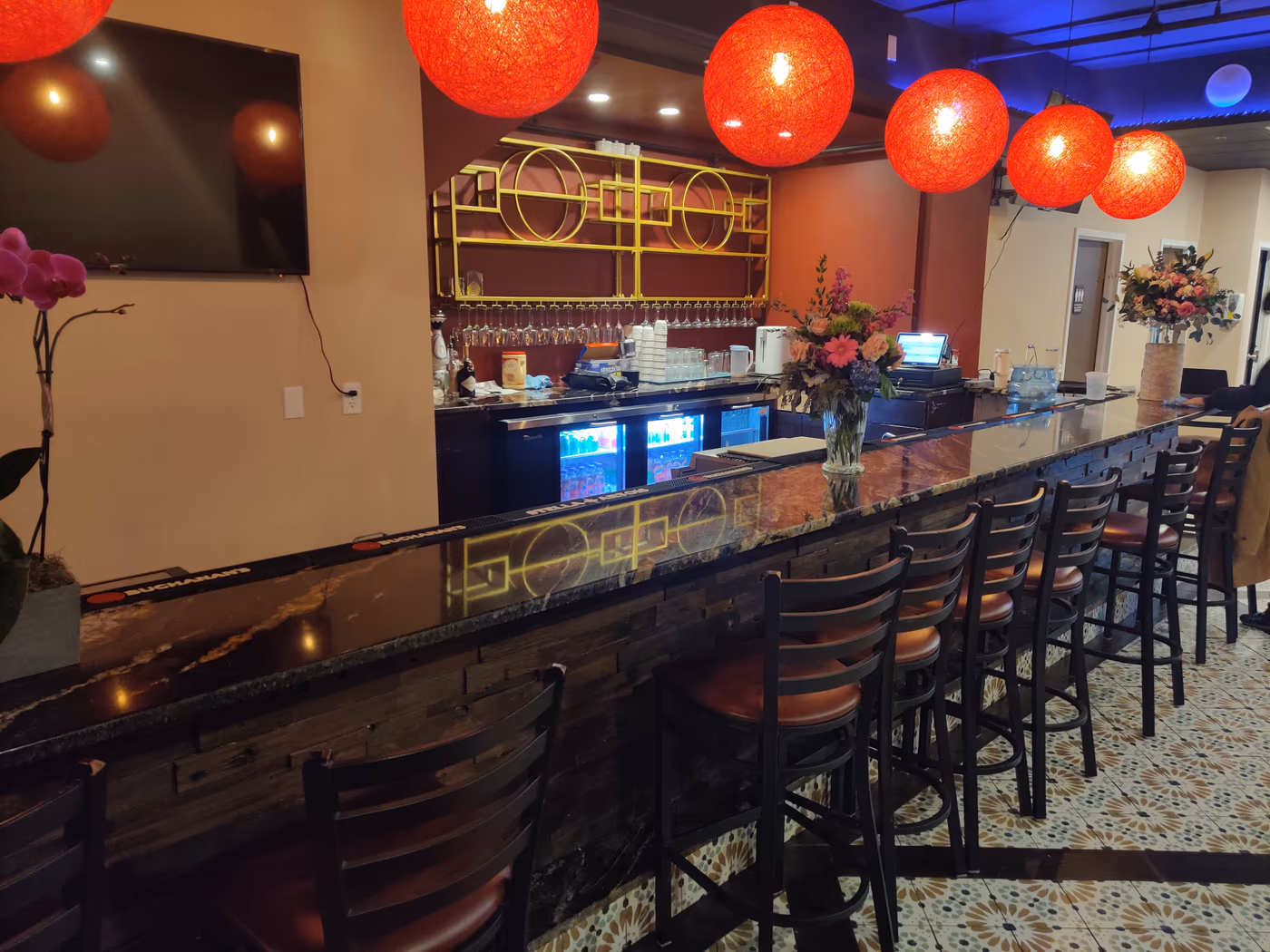 Royale Kitchen & Bar