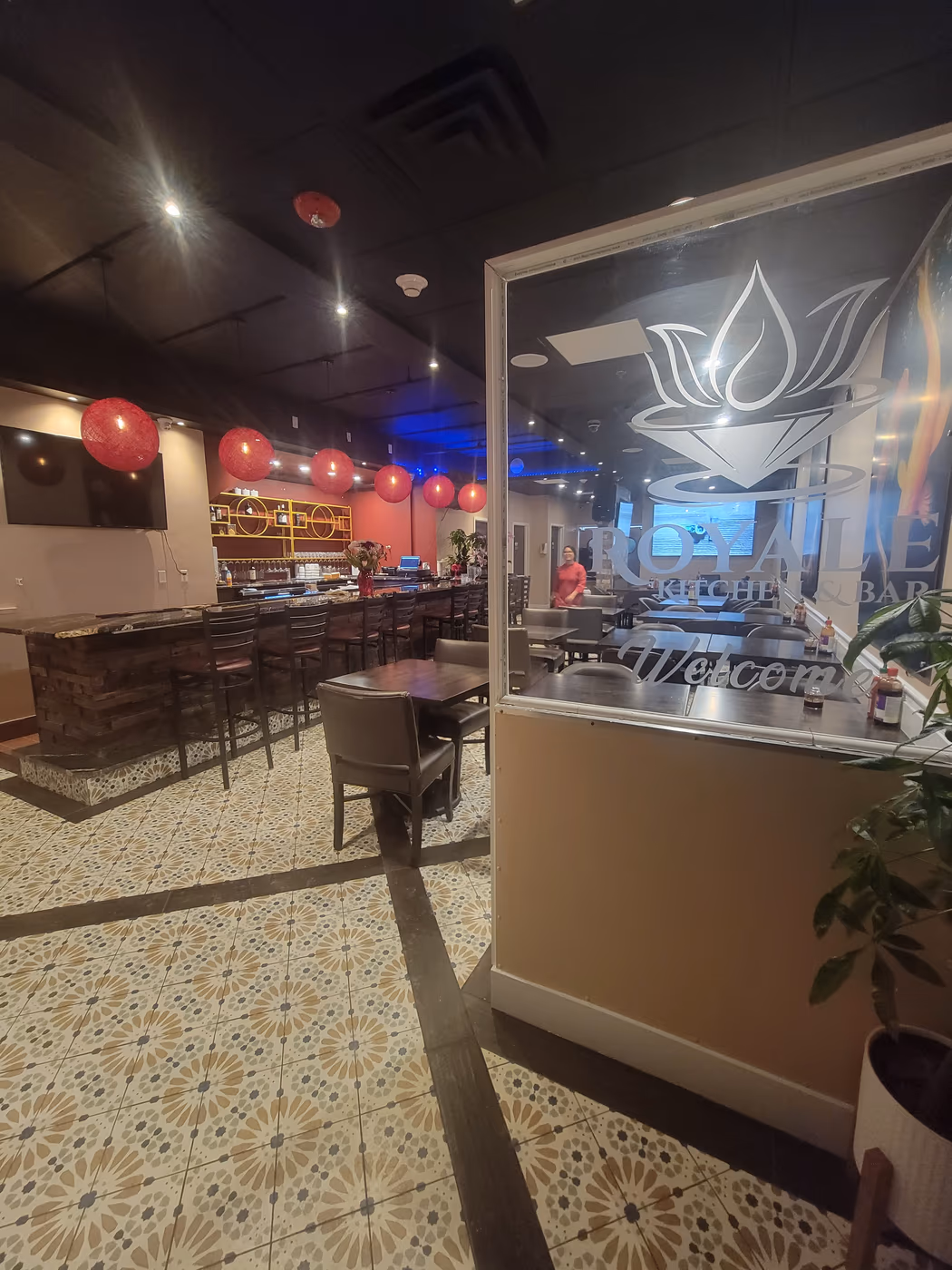 Royale Kitchen & Bar photo 4