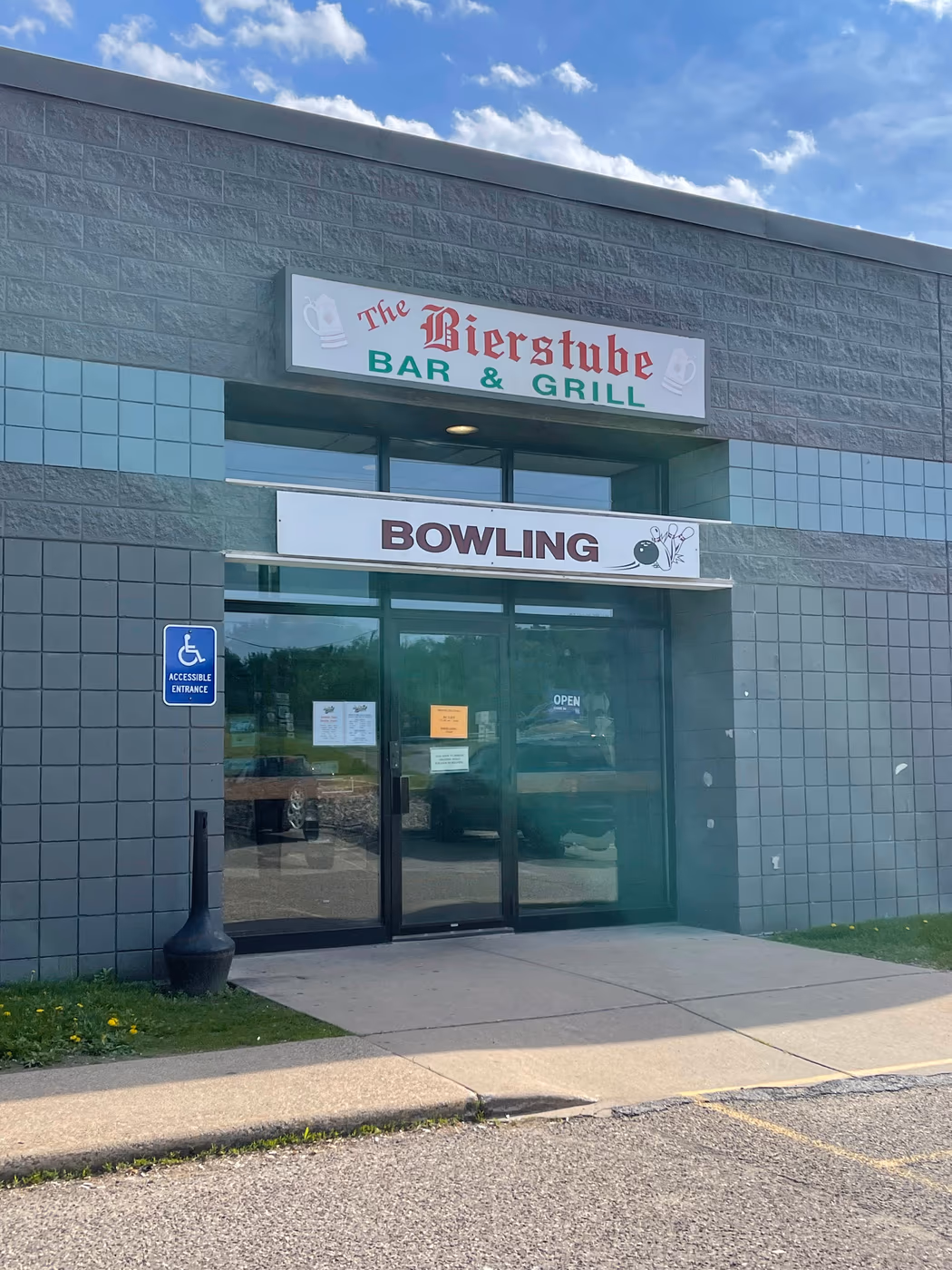 RW's Bierstube Bowl and Grill