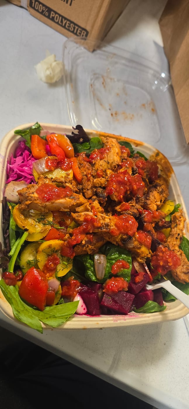 Saucy Greens Salad Shop photo 4