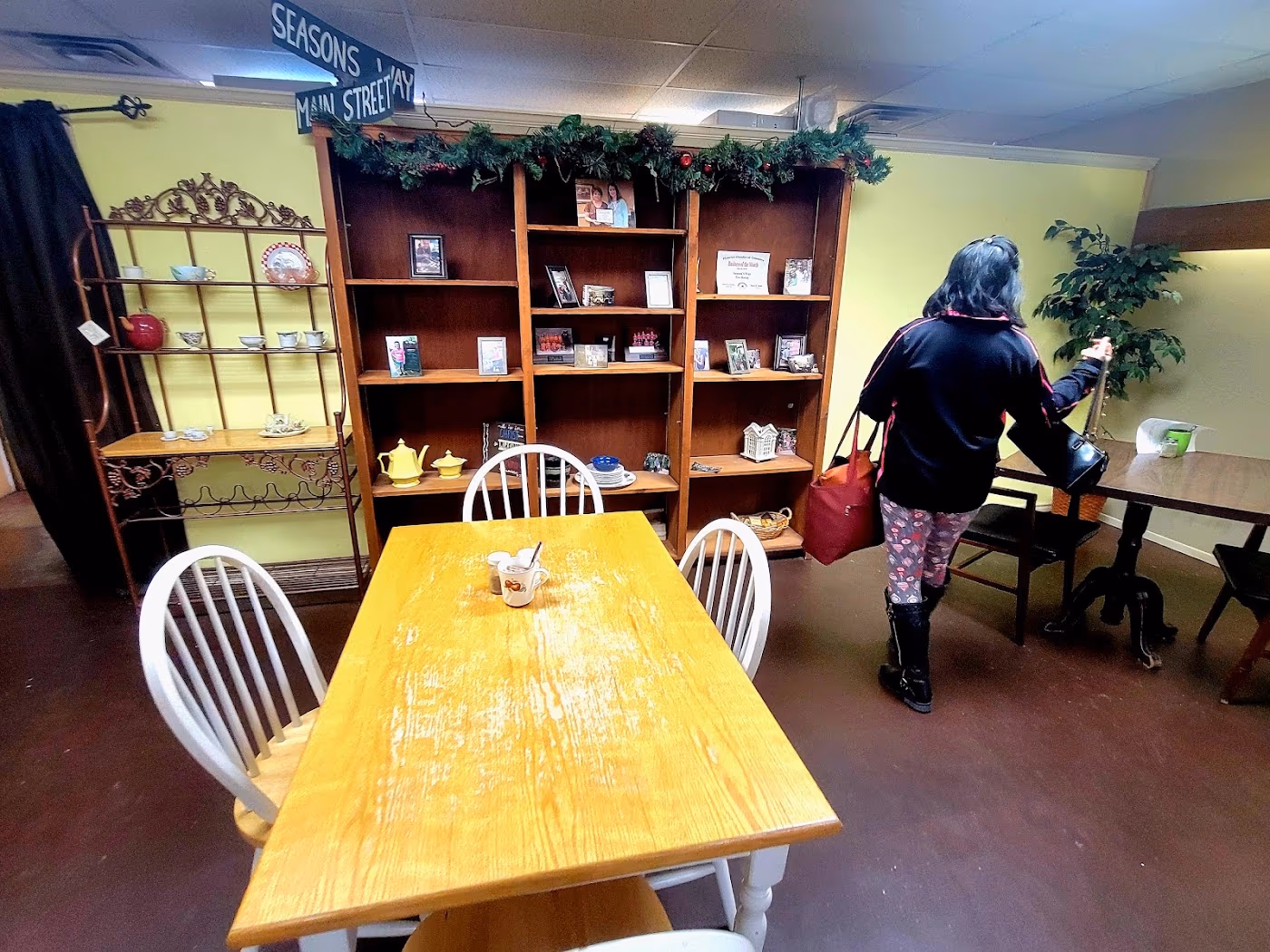 Seasons Way Tea Room photo 3