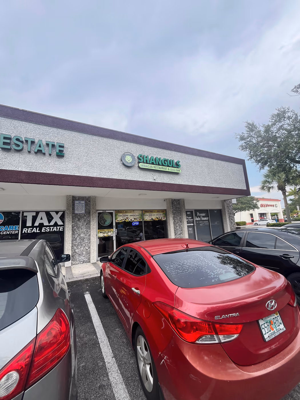 Shanguls Jamaican Restaurant & Juice Bar photo 3