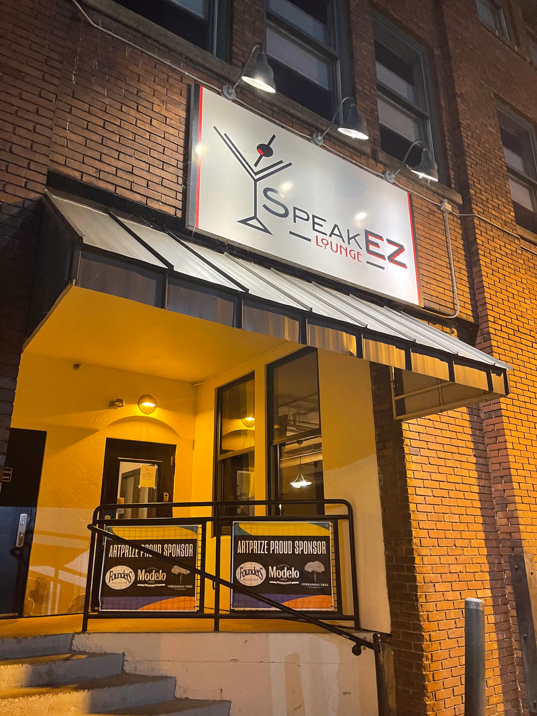 SpeakEZ Lounge