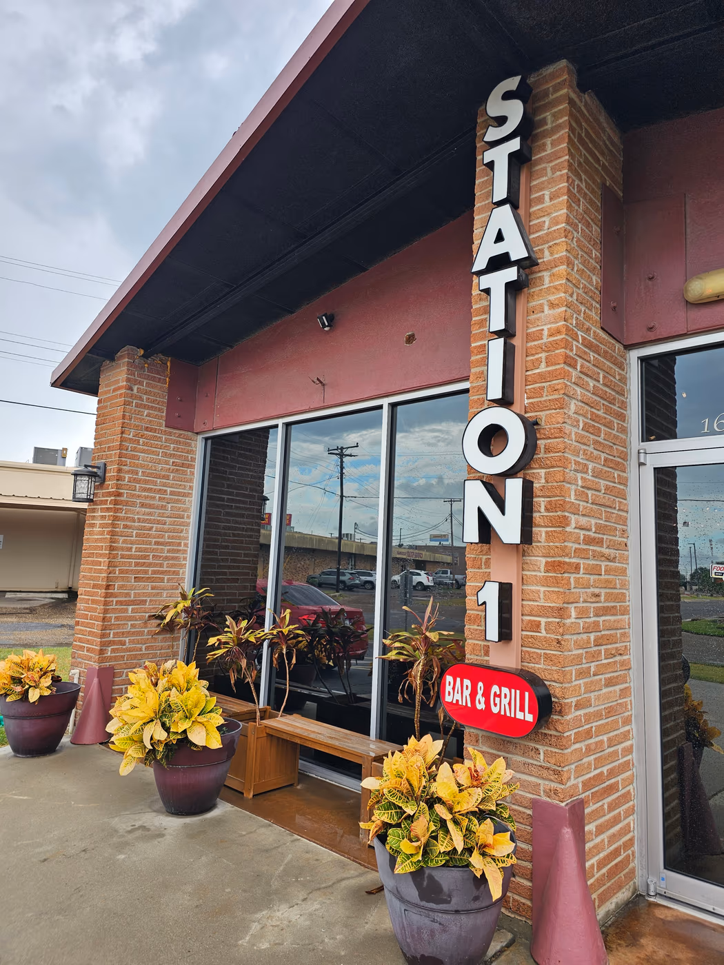 Station 1 Bar & Grill