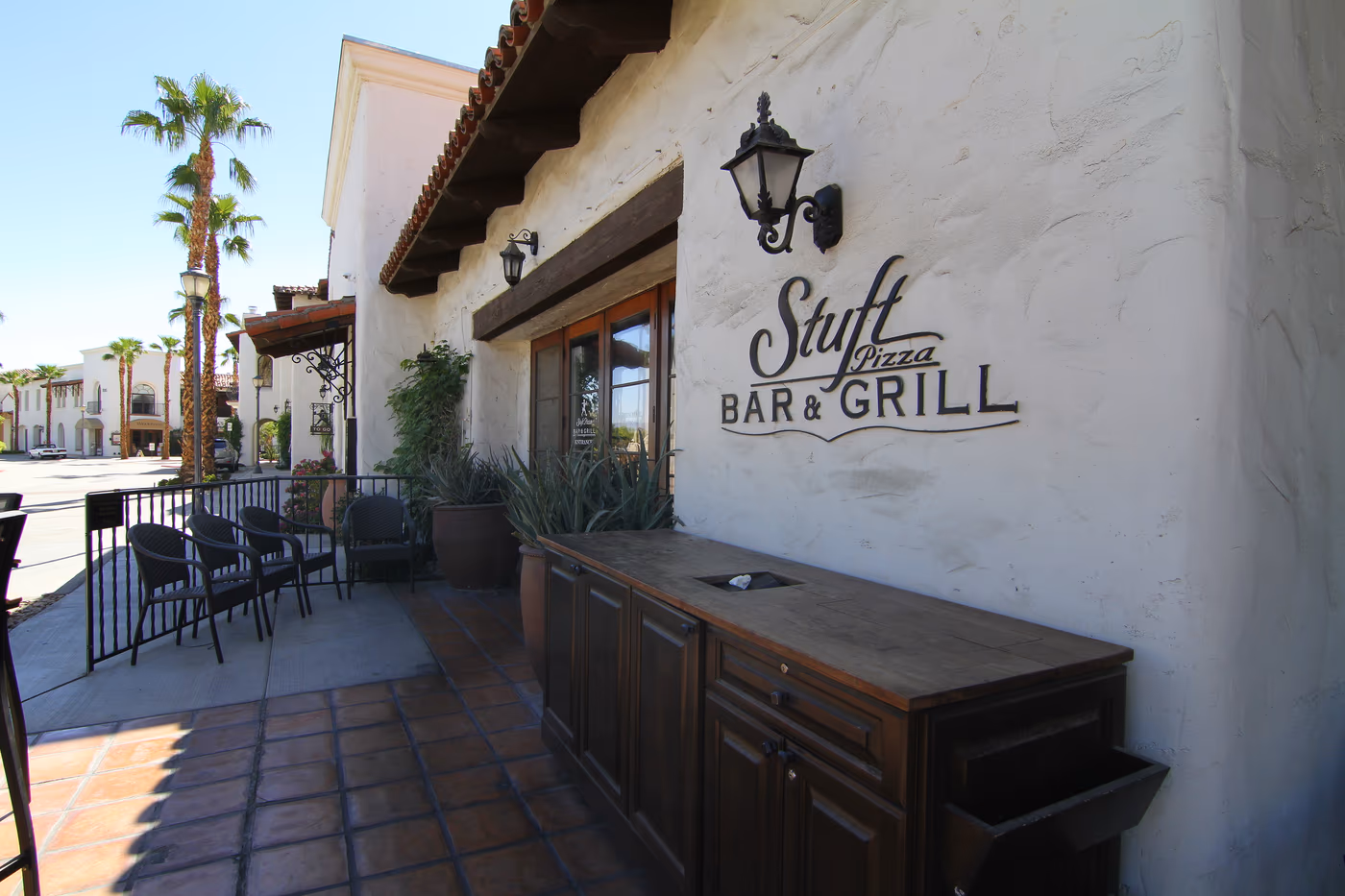 Stuft Pizza Bar & Grill