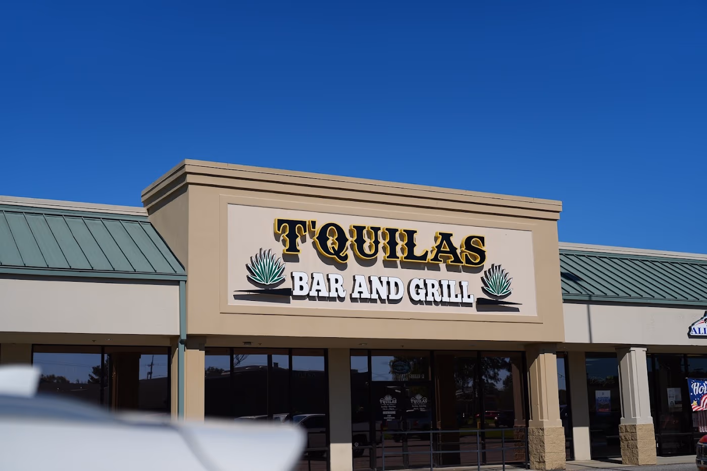 T'Quilas Bar and Grill photo 2
