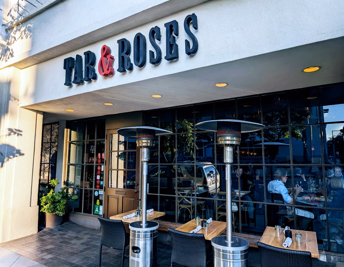 Tar & Roses photo 2