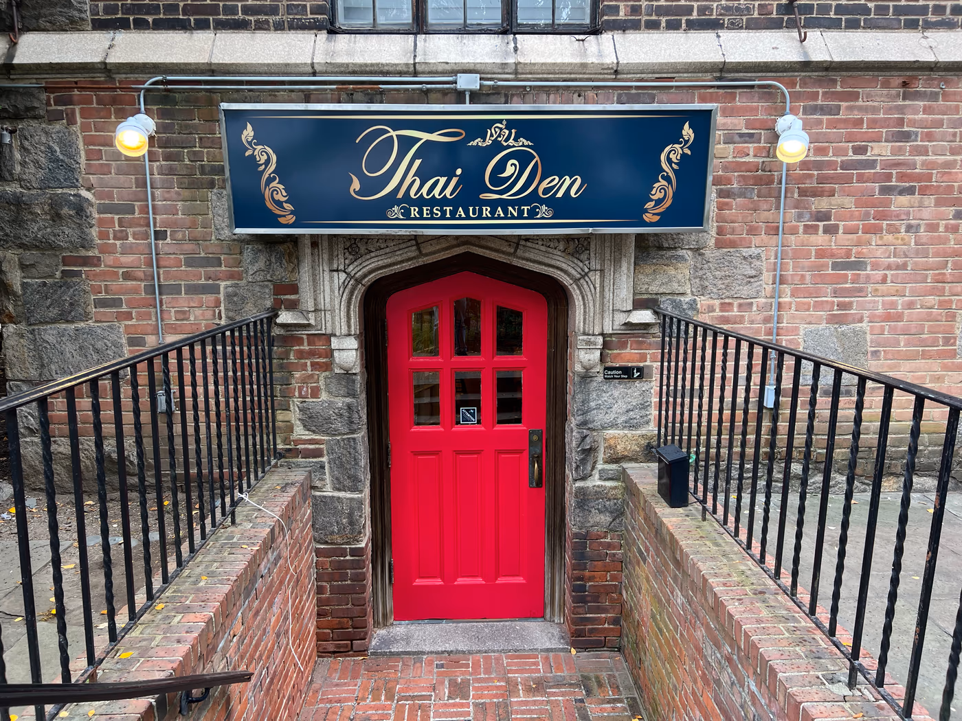 Thai Den Restaurant