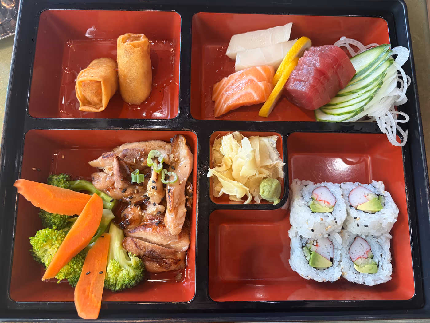 Thaijindesu Thai and Sushi Bar photo 2