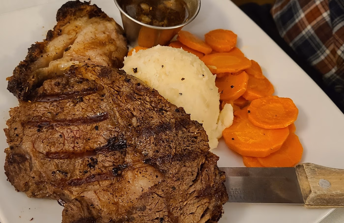 The Ivory Grille Restaurant and Oak Room Lounge