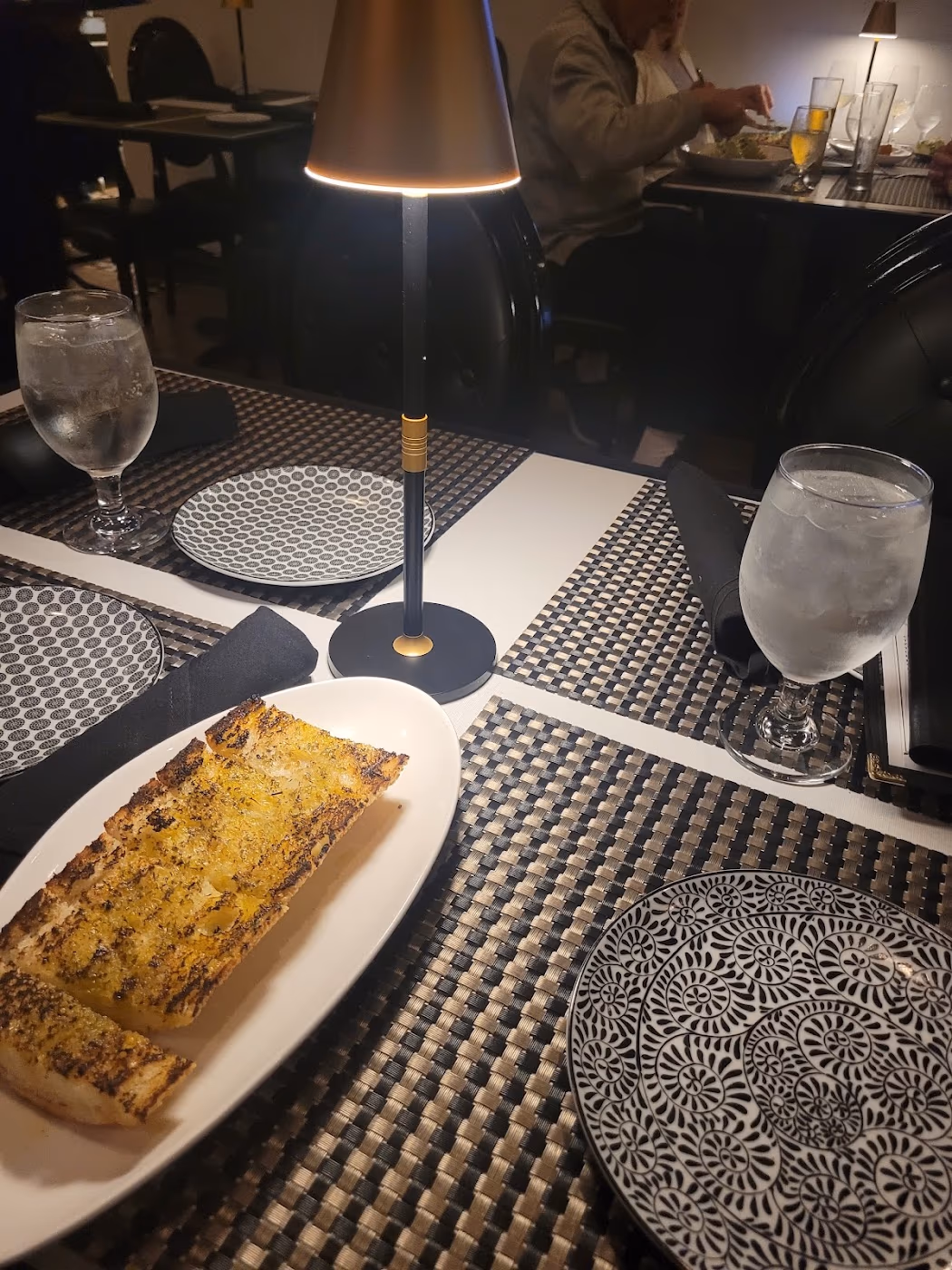 The ANNEX Restaurant & Lounge
