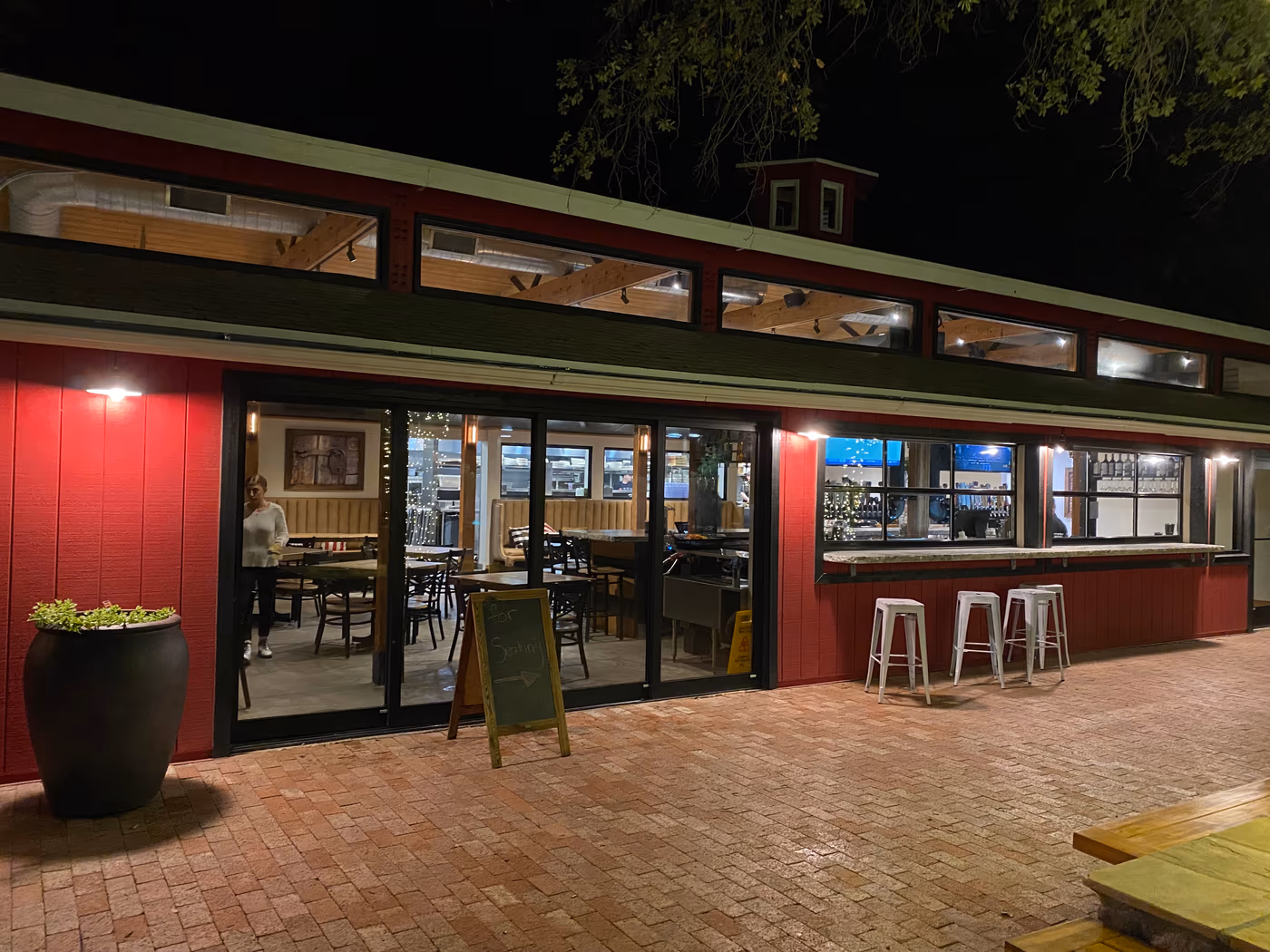 The Barnyard Crafthouse & Eatery