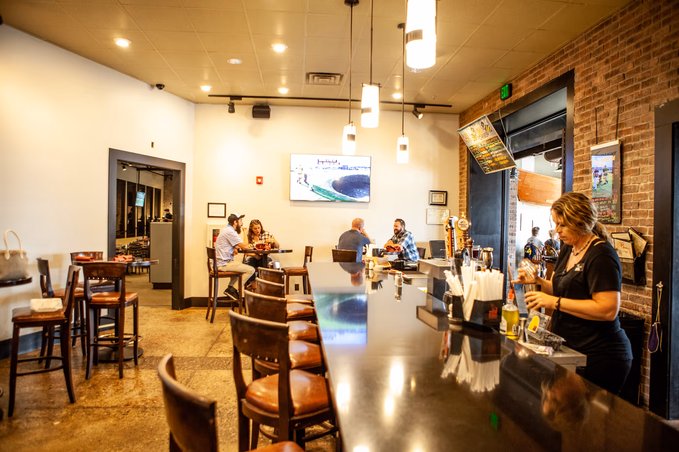 The Beehive Pub & Grill