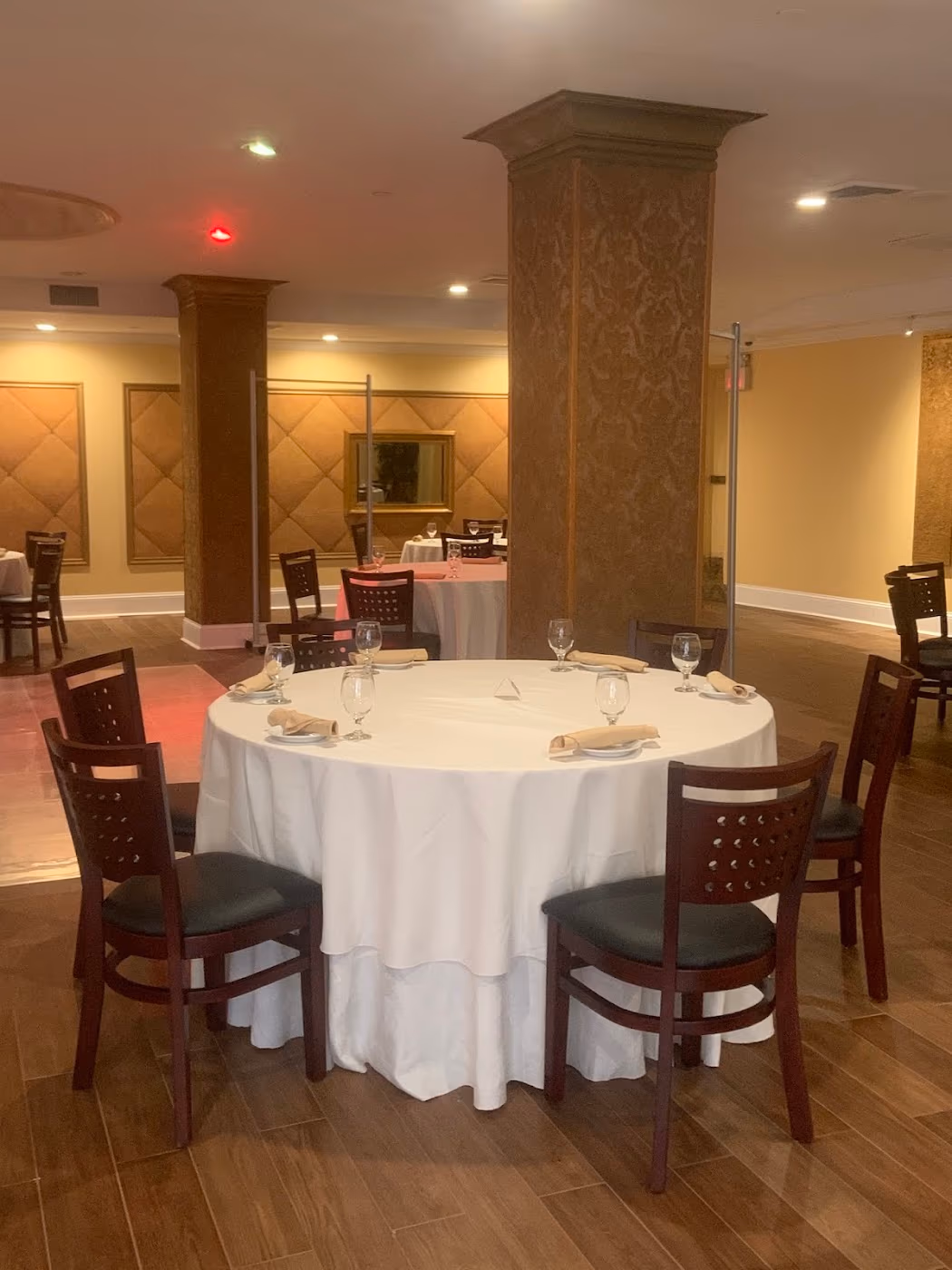 The Metropolitan Restaurant & Bar photo 3