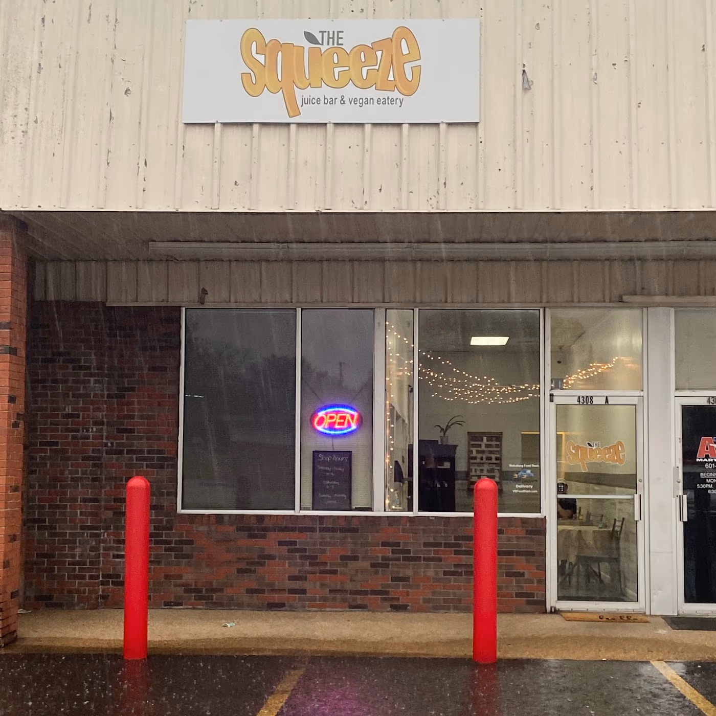 The Squeeze Juice Bar And Vegan Eatery photo 4