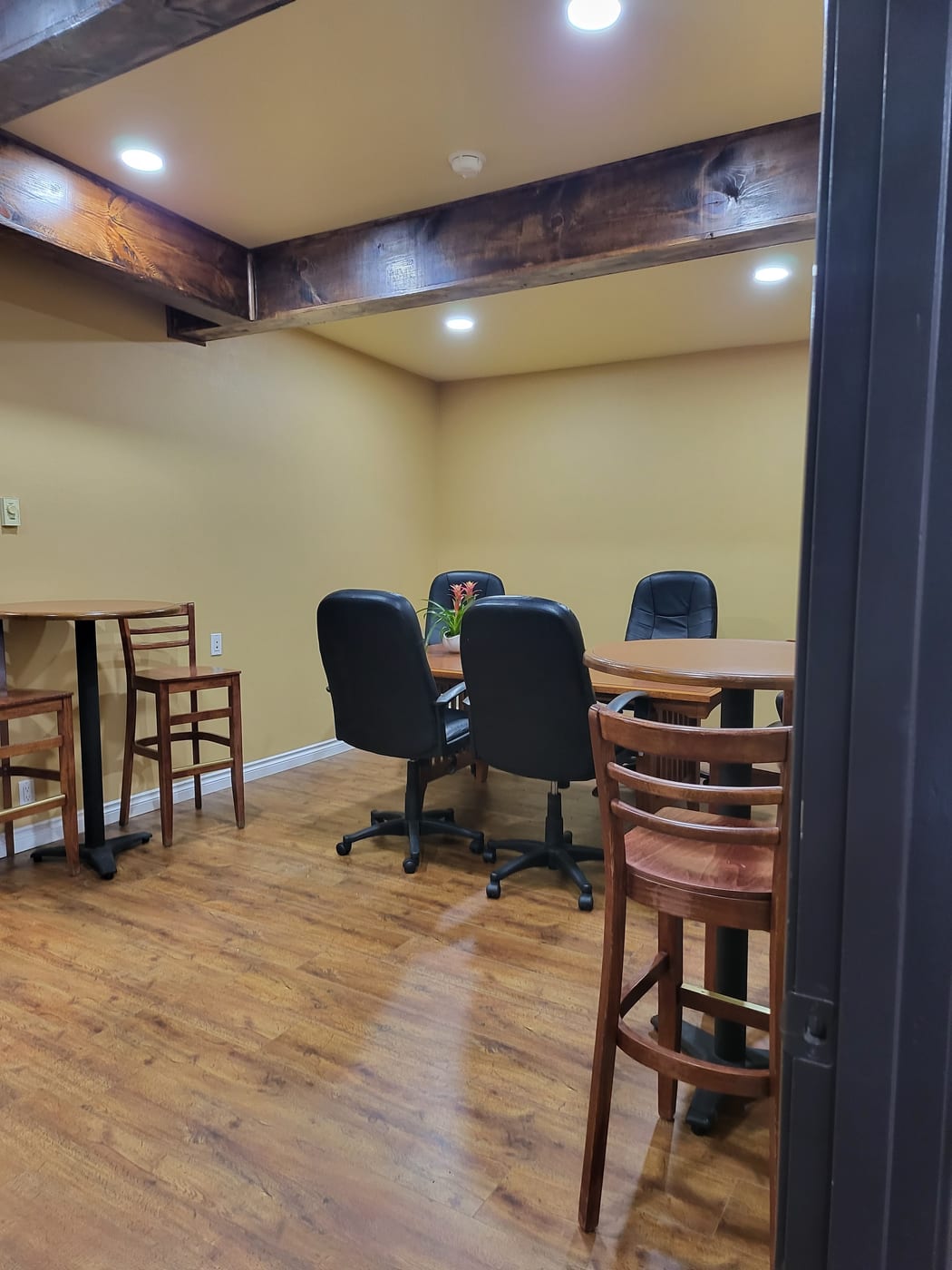 Tina’s Kitfo, Restaurant & Coffee Shop