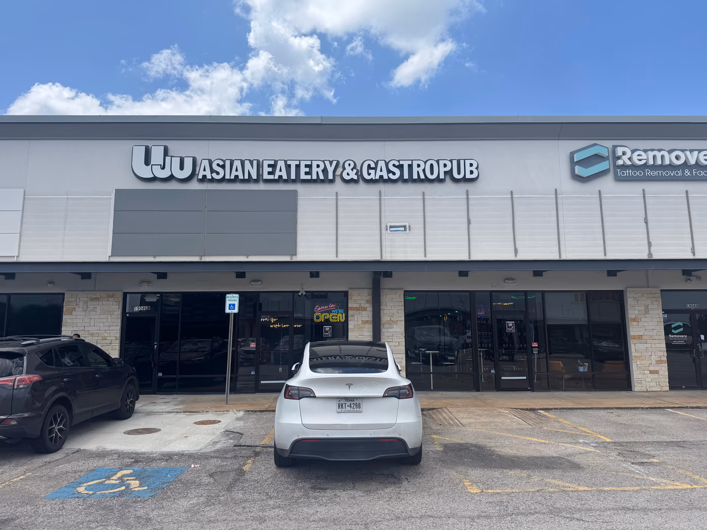 Uju Asian Eatery & Gastropub