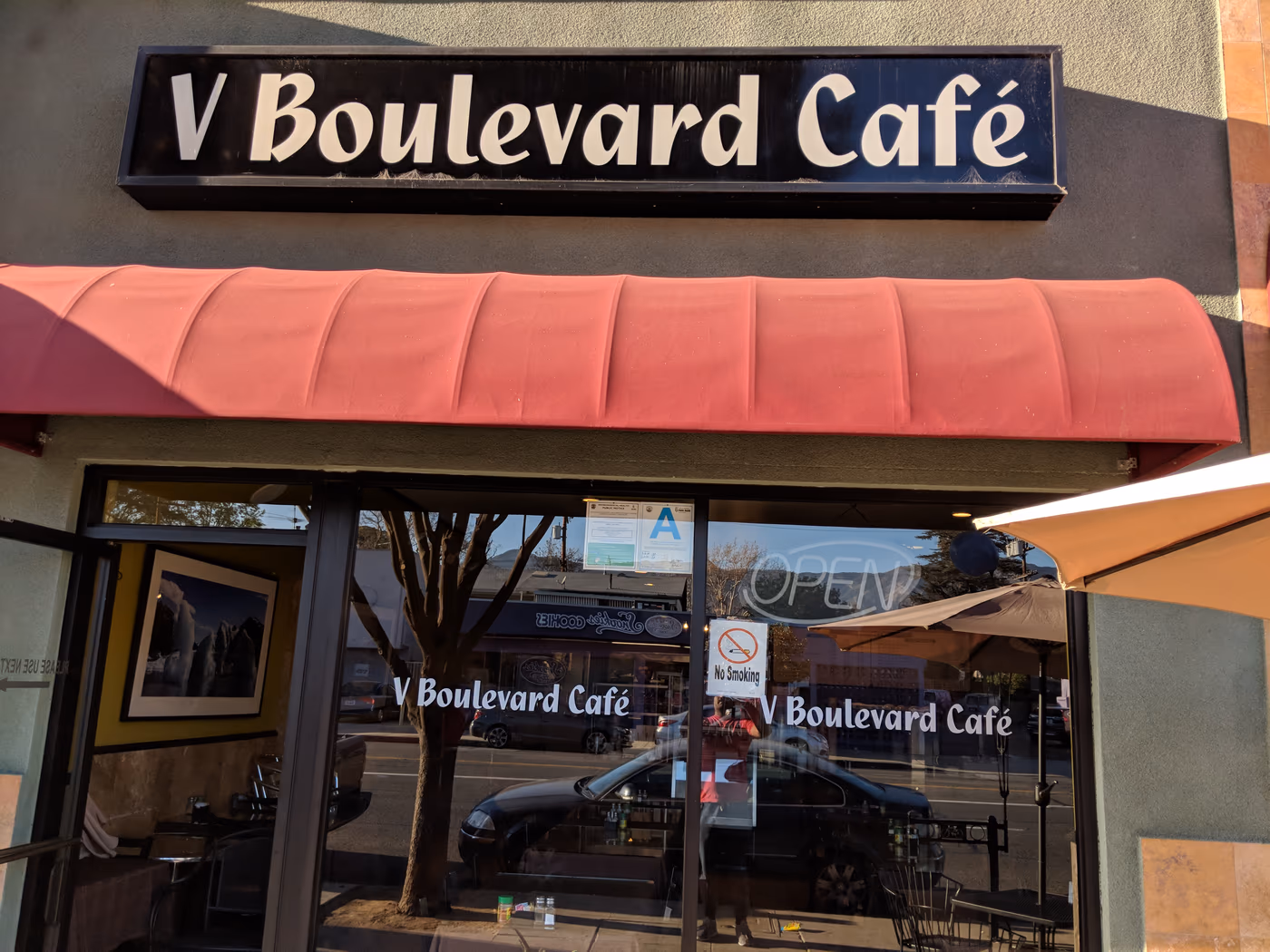 V Boulevard Cafe