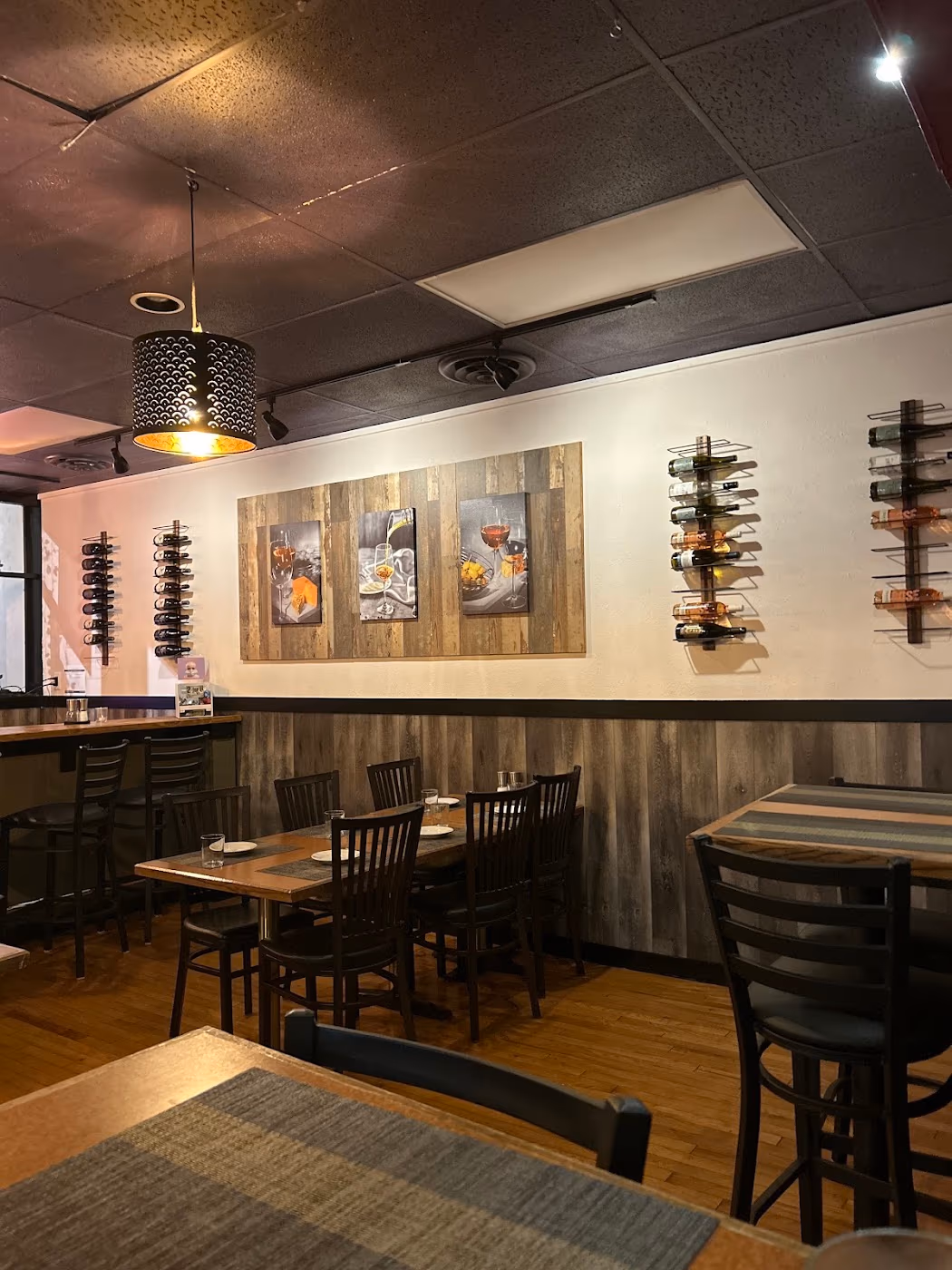 Vineyard Bar and Grill photo 3
