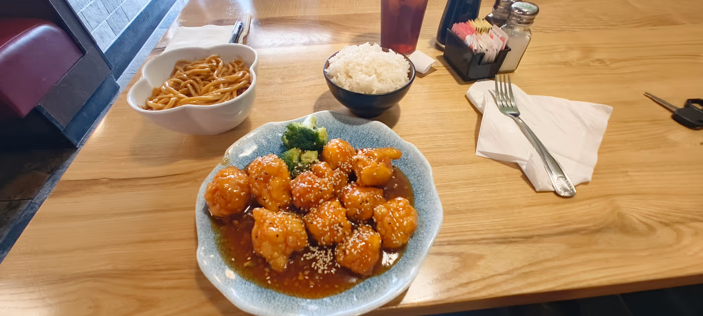 W & Z Asian Bistro & Sushi Bar