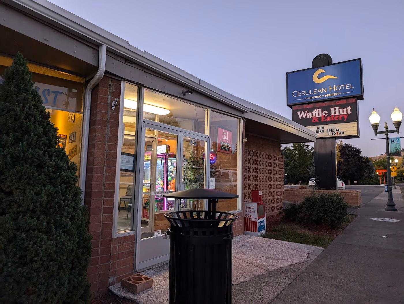 Waffle Hut & Eatery photo 2
