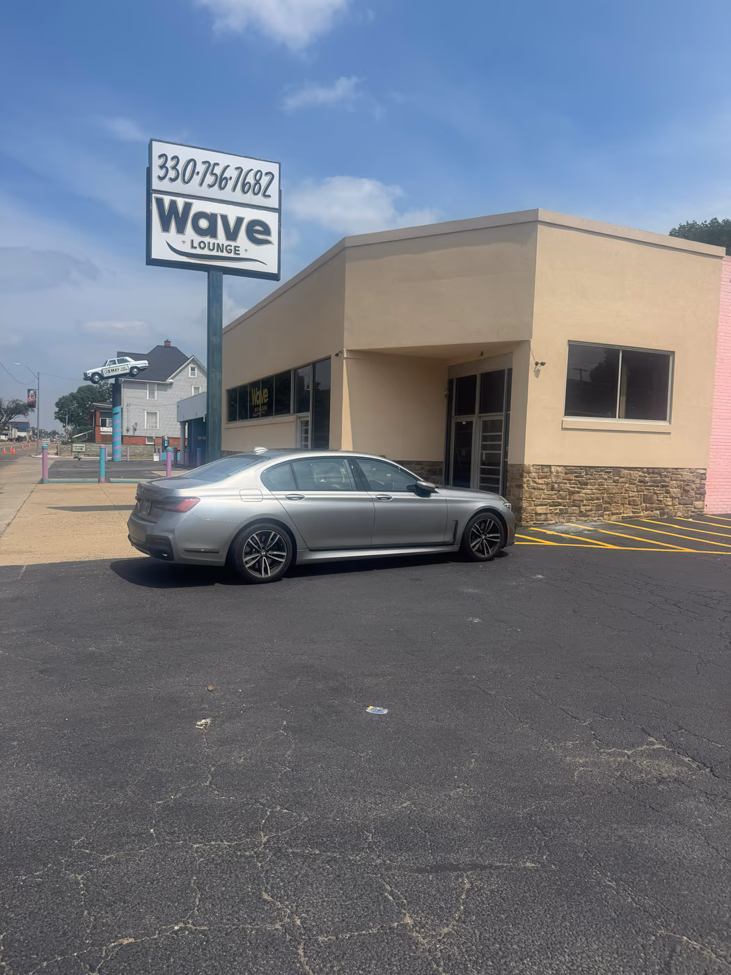 Wave Bar & Lounge