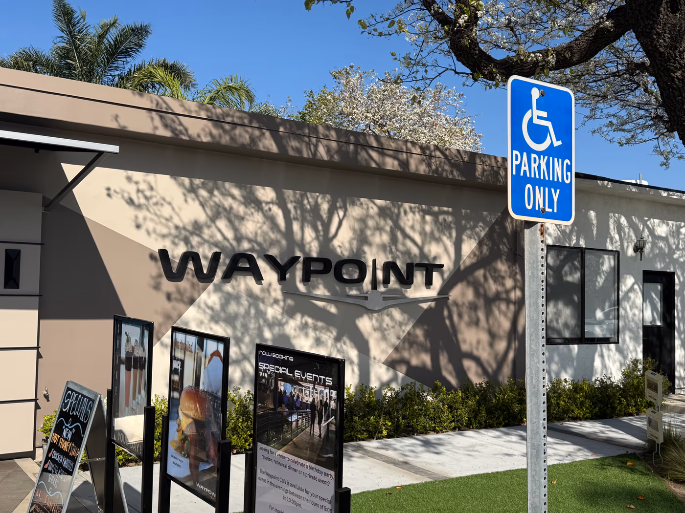Waypoint Café | Camarillo Airport
