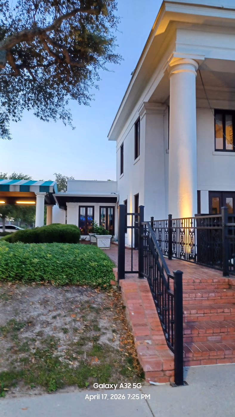 White Pillars | Restaurant and Lounge photo 2
